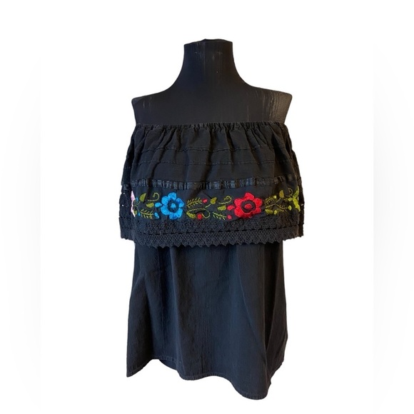 Embroidered Flowers Off The Shoulder Traditional Blouse - Picture 2 of 16